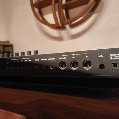 Novation ReMOTE 61 SL MKIII MIDI Controller 2018 - Present - Black image 6