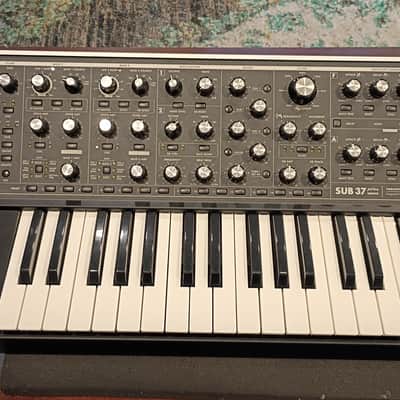 Moog Subsequent 37 Analog Synth 2015 - Black