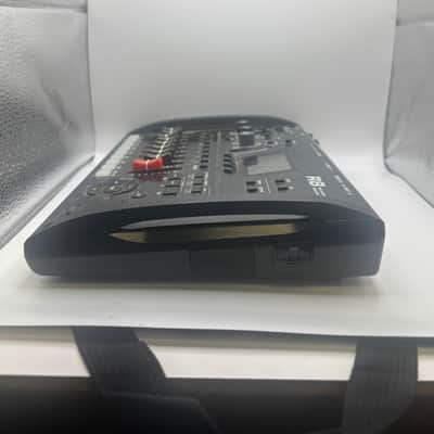 Zoom R8 Recorder: Interface: Controller: Sampler 2010s - Black image 5