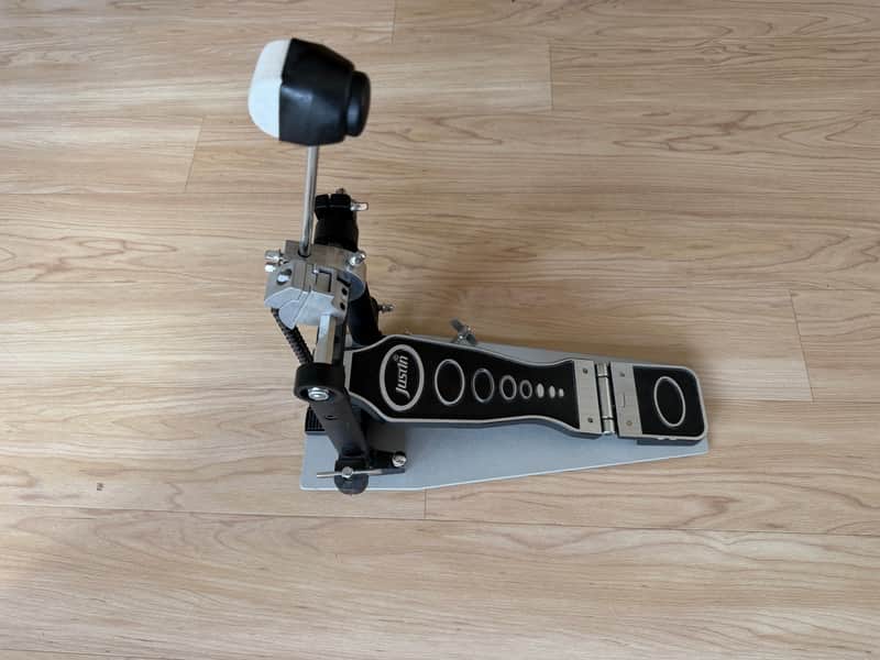 Justin basic bass drum pedal - as new image 1