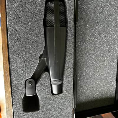 Sennheiser MD 421 II Dynamic Microphone w/ Clip & Case – Tested Working image 1