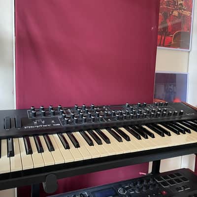 Dave Smith Instruments Prophet 08 PE 61-Key 8-Voice Polyphonic Synthesizer 2009 - 2015 - Black with Wood Sides