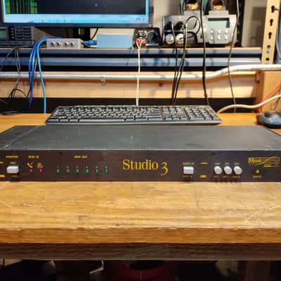 Opcode Systems Studio 3 black image 1