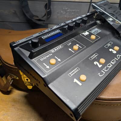 Rocktron Utopia B200 Bass Guitar Multi Effects Pedal With PSU image 6