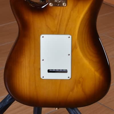 Fender 75th Anniversary Commemorative Stratocaster Maple Neck 2-Color Bourbon Burst image 19