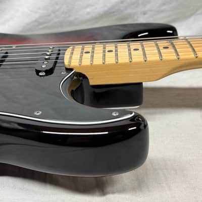 Fender American Standard Stratocaster Guitar with Case 2013 - 3-Color Sunburst / Maple neck image 15