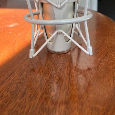 Shure KSM44A Large Diaphragm Multipattern Condenser Microphone 2010 - Present image 3