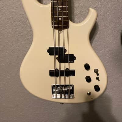 AriaPro 2 The Cat Bass 1981 - Gloss White image 2
