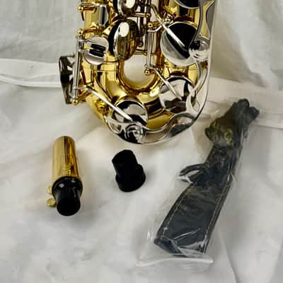 Yamaha YAS-26 Standard Alto Saxophone Lacquered Brass image 1