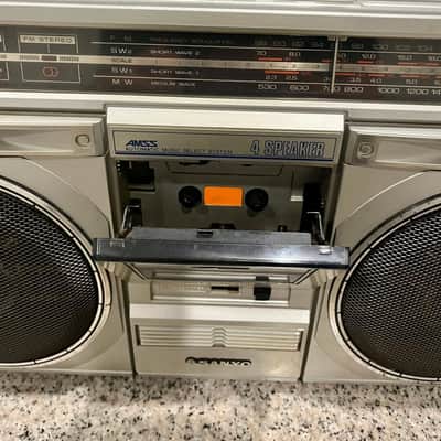 Sanyo M9935K 1982 Vintage Boombox Works well. image 7