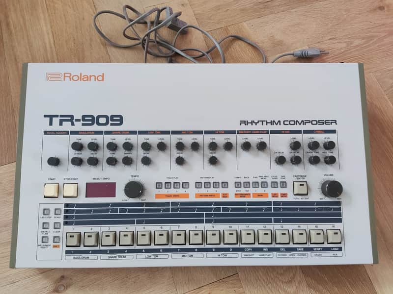 Roland TR-909 Rhythm Composer 1983 - 1985 - White image 1