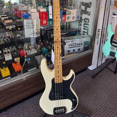 G&L SB-1 - Vintage White image 1
