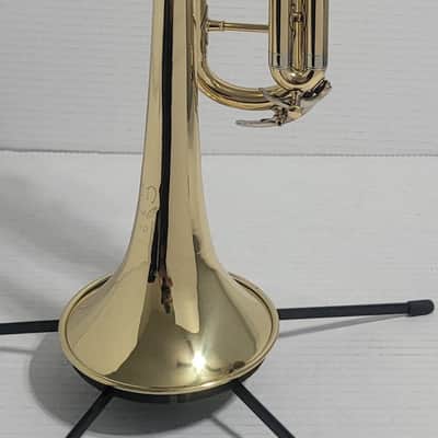 Martin IMPERIAL , TRUMPET W double Reverse LP tuning slide , 2 Mouthpieces and Hard case 1952 - Clear Lacquer image 15