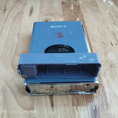 Sony WM 109 1986 - Sony Walkman Cassette player WM 109 light green working image 8
