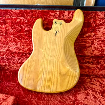 Fender Jazz bass body 1975 - Natural  original vintage USA 3 bolt image 2