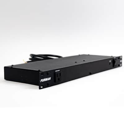 Furman M-8X Merit Series 8 Outlet Power Conditioner and Surge Protector image 2