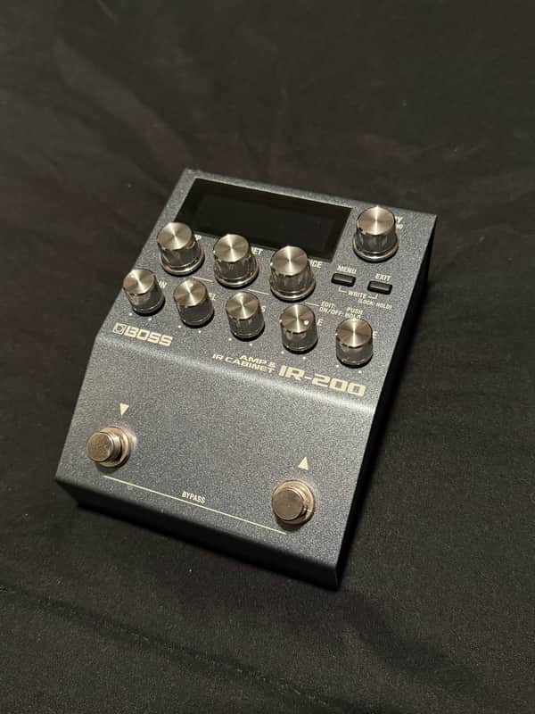 Boss IR-200 Amp and IR Cabinet - Silver image 1