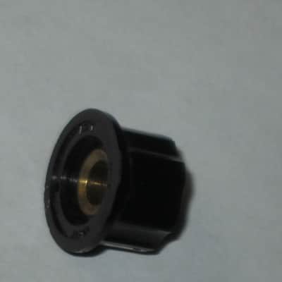 ONE used Toya B-1122 Vintage Boss Pedal Replacement KNOB, JAPAN, 1980s, fits split shaft pot - for OD1,DM2,PH1,CE2&more [NO pot/NO pedal(s)] black hard plastic, top side has silver colored reflector, 1 set screw, center under-side is brass color metal image 23