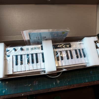 Arturia KeyStep 37 MIDI Controller v1 - White image 8