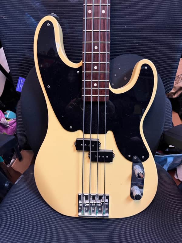 Fender Mike Dirnt Artist Series Signature Precision Bass 2004