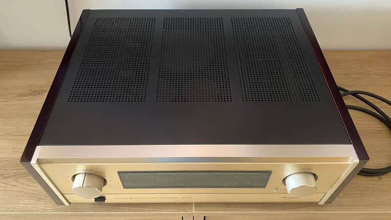 Accuphase E-305 80’s - Gold image 1
