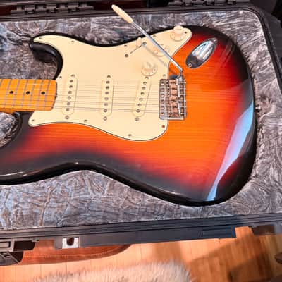 Fender 68 Reissue Stratocaster sunburst made in japan image 2