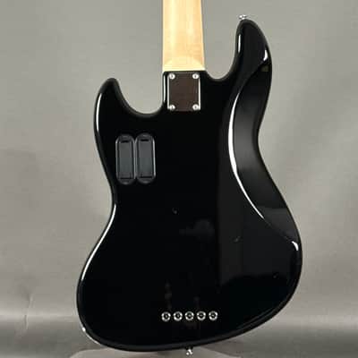 Sire Marcus Miller V7 5-String Bass - Black image 10