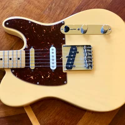 2011 Fender Deluxe Series 60th Nashville Mexico  Transparent Honey Telecaster Electric Guitar case image 3