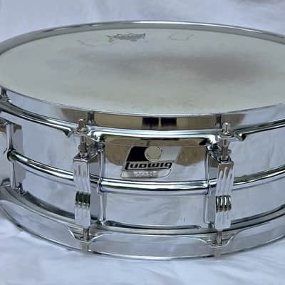 Ludwig 14" X 5" Snare Drum B/W badge serial #864805 w/ Gig Bag image 1