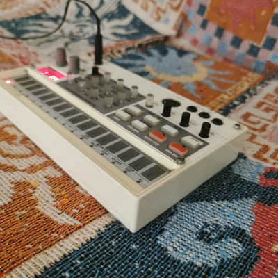 Korg Volca Sample Digital Sample Sequencer 2010s - White image 3