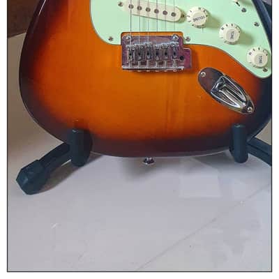 Squier By Fender FSR Affinity Series Stratocaster LRL 2022 - Honey Burst image 4