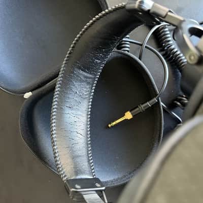 Sony MDR-7506 Professional Studio Monitor Headphones image 6