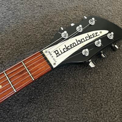 Rickenbacker 330 1997 Classic Jet glo Black tuxedo great condition image 3