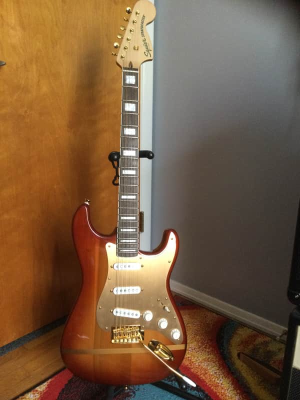 Squier 40th Anniversary Gold Edition Stratocaster 2022 - Present - Sienna Sunburst image 1