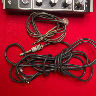 Conn Multi Vider fuzz/sub octave with bag, mic, cords and manual imagen 6