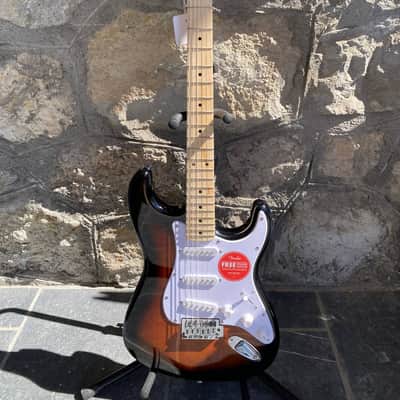 Squier Sonic Stratocaster - 2-Color Sunburst - Maple Neck - Excellent Condition image 2