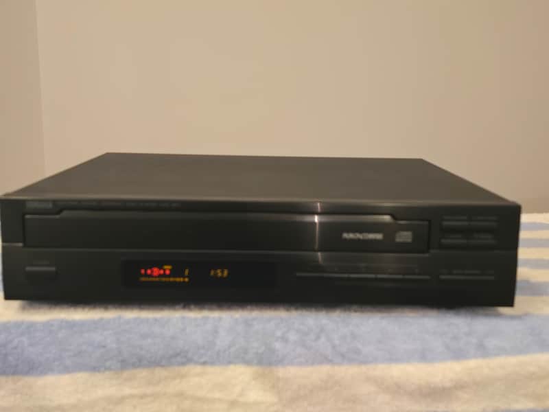 Yamaha CDC-501 Natural Sound 5 disc CD carousel May 1995 - Black image 1