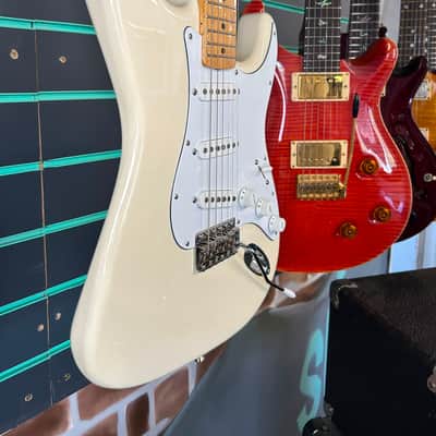 Fender MIJ ST68 Stratocaster Vintage White 2014 Electric Guitar image 3