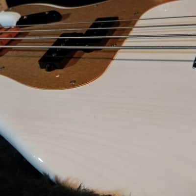 Fender AVRI '57 Precision W/Vintage Warmoth Neck 2017 Translucent White image 2