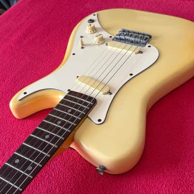 Fender Bullet Deluxe with Rosewood Fretboard 1981 - 1982 - Ivory image 14