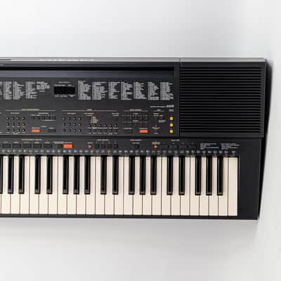 Yamaha PSR-500M Portable Digital Keyboard with Gig Bag, Power Supply & Sustain image 3