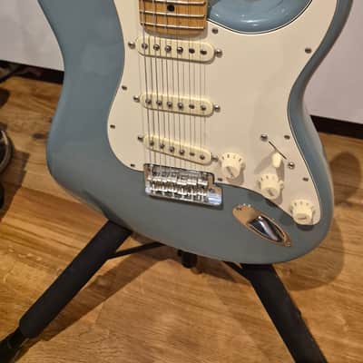 Fender American Professional Stratocaster with Maple Fretboard 2017 - 2019 - Sonic Grey image 14
