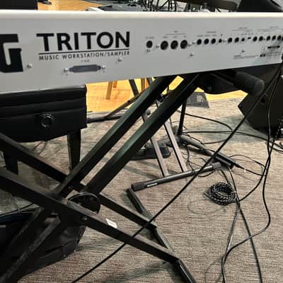 Korg Triton 61-Key 62-Voice Polyphonic Workstation 1999 - 2000 - Silver image 4