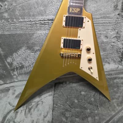 ESP LTD KH-V Kirk Hammett Signature 2023 - Present - Metallic Gold - EMG Bone Breaker Pickups image 3