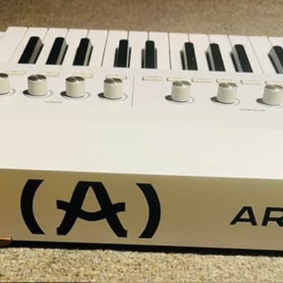Arturia AstroLab 61-Key Stage Keyboard 2026 image 8