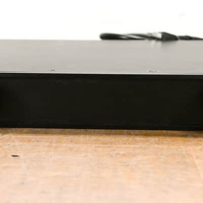 Furman PL-8C 15A Classic Series Power Conditioner with Lights CG013PD image 3