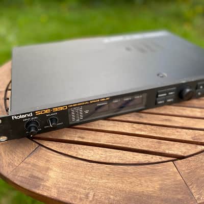 Roland SDE-330 Dimensional Space Delay (1993)