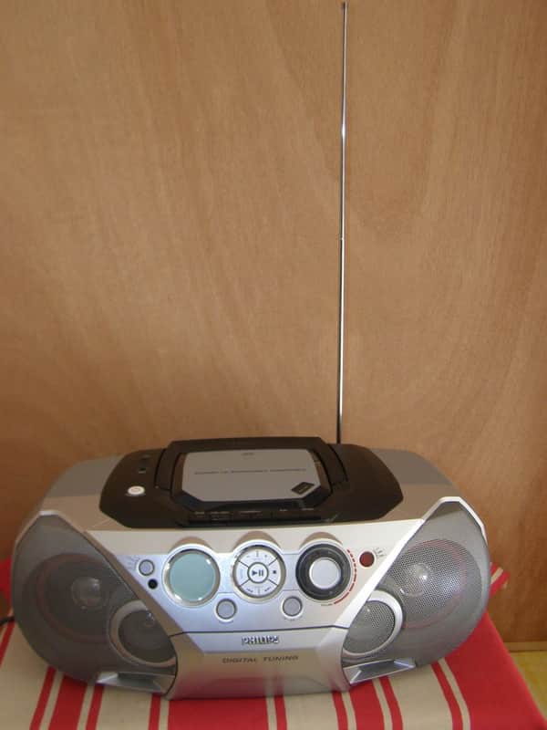 Radio CD, K7 et AUX  Philips,  modèle AZ2060 image 1
