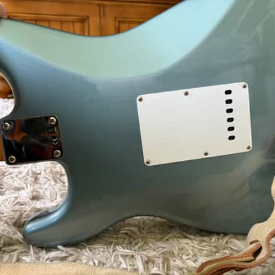 Fender Vintera '60s Stratocaster with Pau Ferro Fretboard 2019 - 2023 - Ice Blue Metallic image 4