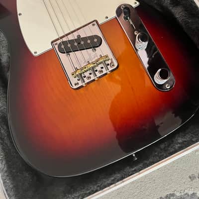 2016 Fender American Professional Telecaster with Maple Fretboard 3 Tone Sunburst image 5